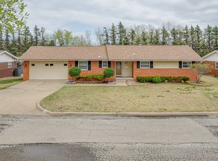 806 Saralyn Dr, Blackwell, OK 74631