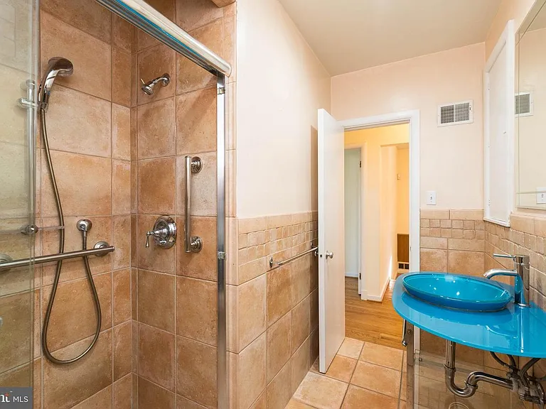 9322 W Parkhill Dr — Photo 14
