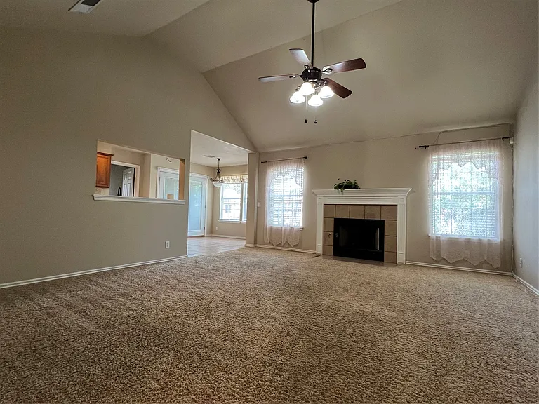 11704 S Gum Ave — Photo 2