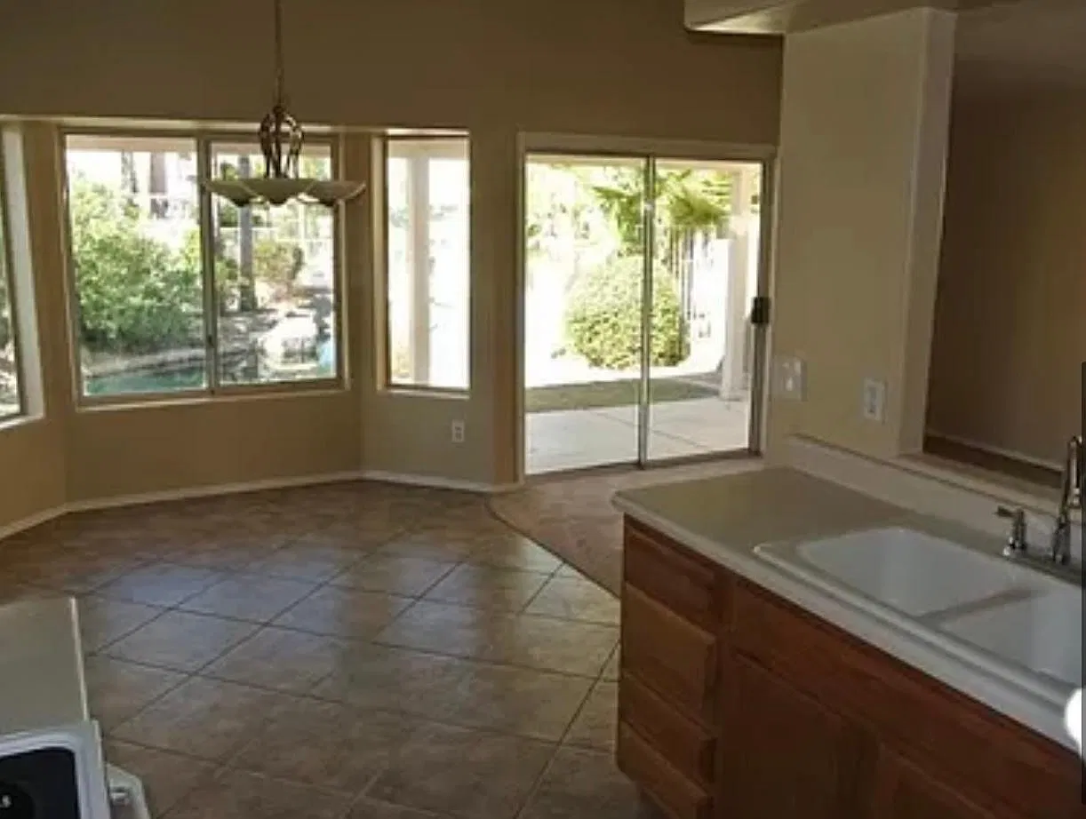 1446 E Cindy St — Photo 3