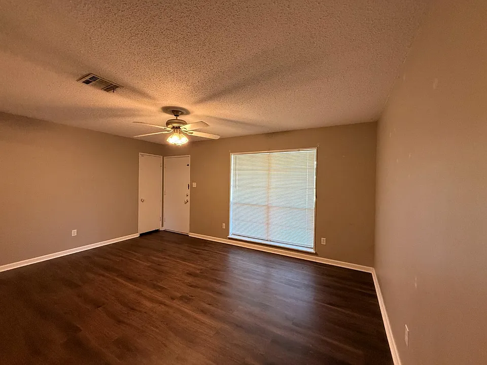 3415 Oleander Pl