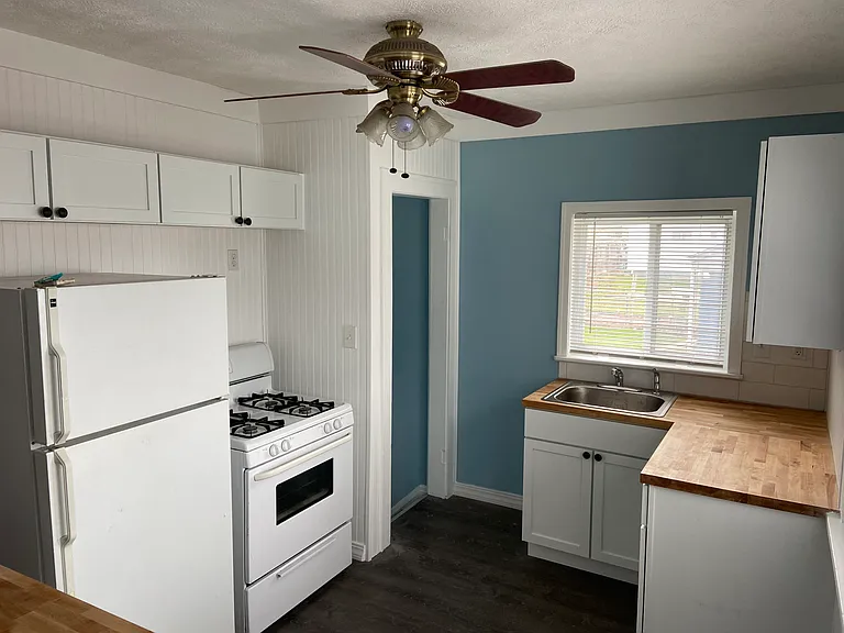 7526 Manhattan Ave — Photo 6