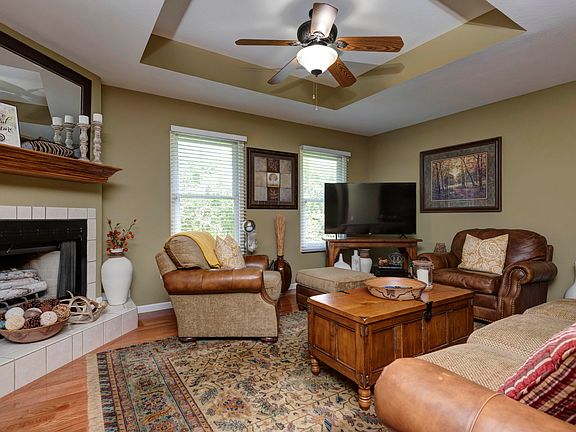 3rd image of 160 Canyon Forest Cir