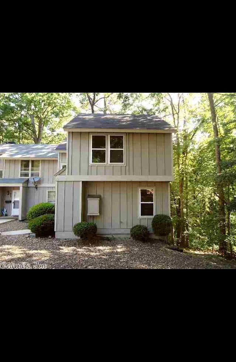 3 bed, 2.5 bath, 1300 sqft, $1,100 — Photo 1