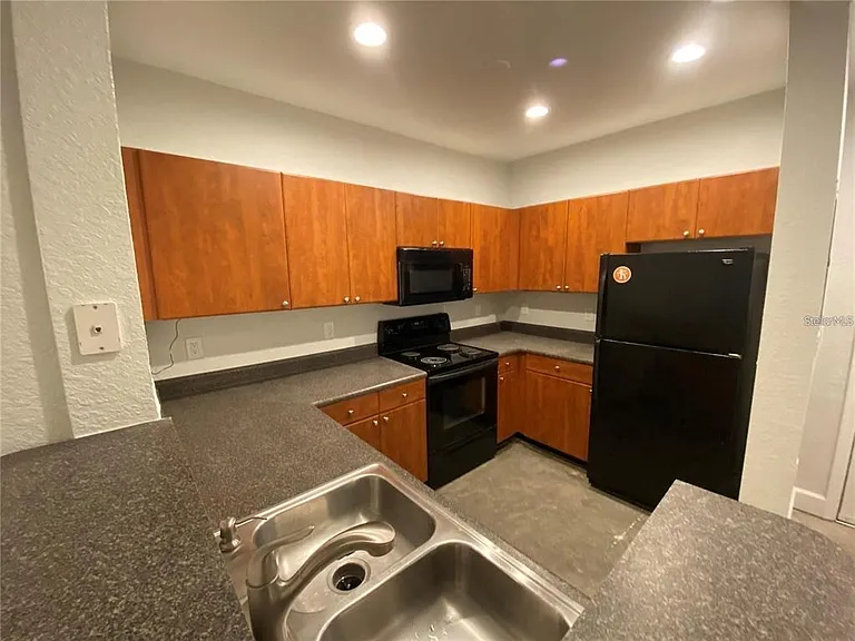 304 E South St #1020 — Photo 5