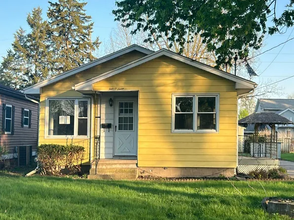 407 6th St, Camanche, IA 52730