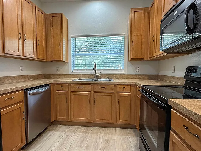 4530 Amberly Oaks Ct — Photo 17