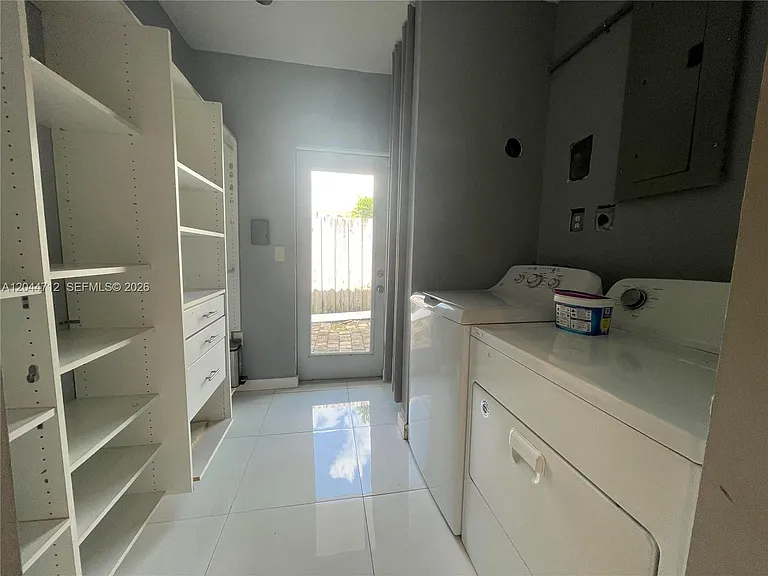 2115 Alamanda Dr — Photo 25