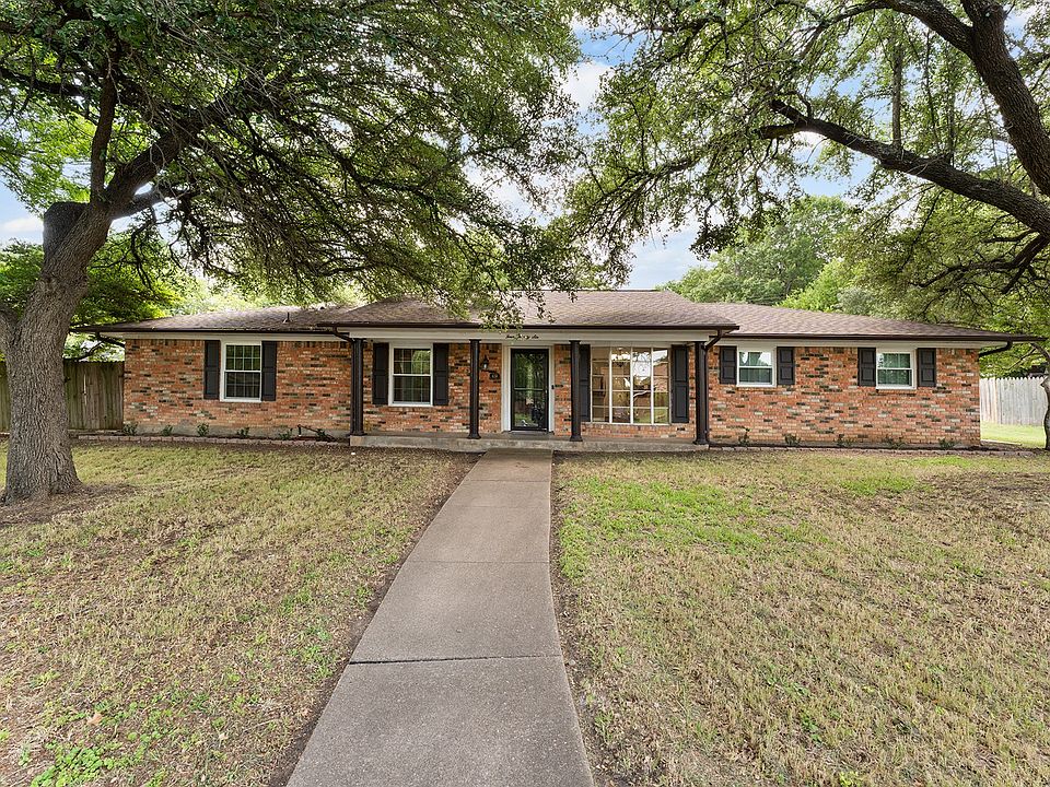 1st image of 426 Brook Hollow Cir