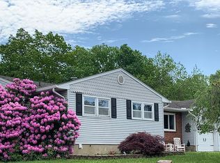 38 Pine Ridge Dr, East Brunswick, NJ 08816