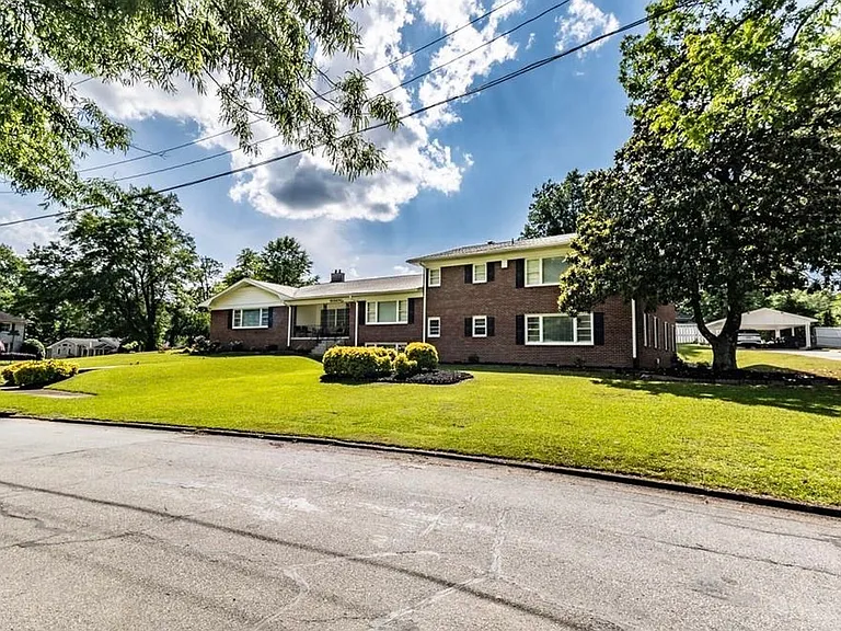 300 Edgedale Dr — Photo 7