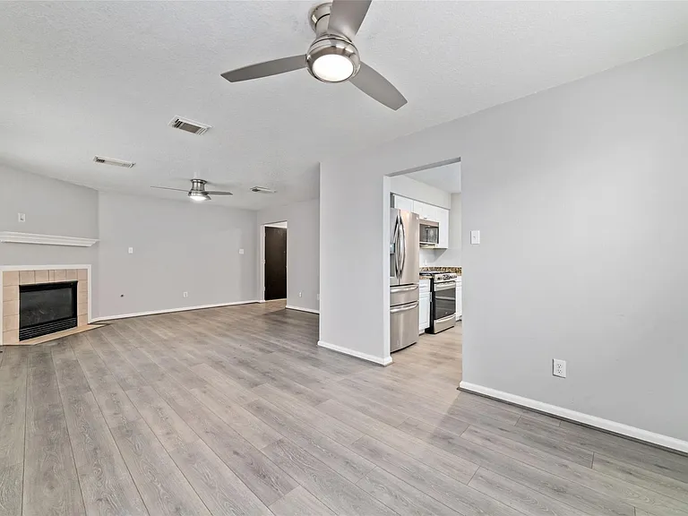 10810 Meadow Walk Ln — Photo 6