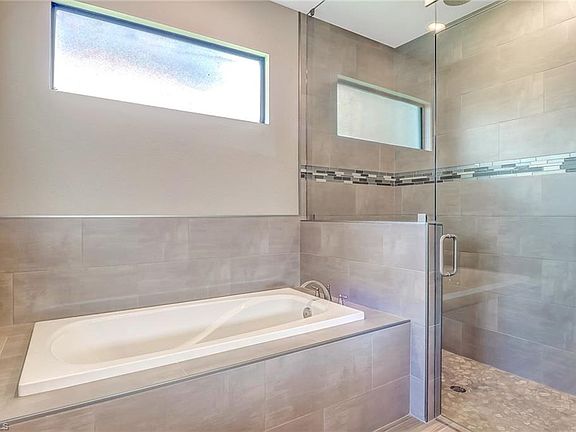 4th image of 3033 SW 10th Pl