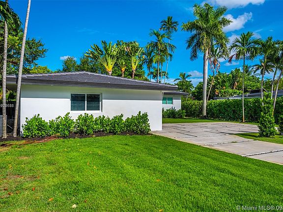 3rd image of 10635 NE 10th Ct