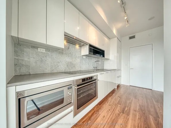 117 McMahon Dr #2801, Toronto, ON M2K 0C2