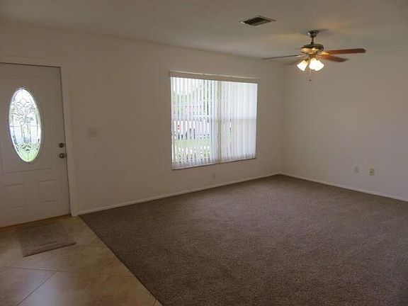 4th image of 262 NE Camelot Dr