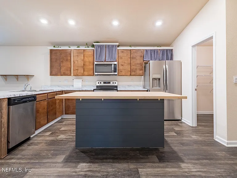 2446 Oak Stream Dr — Photo 7