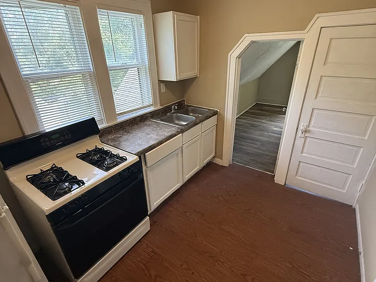 1146 Reaney Ave E #1 — Photo 17