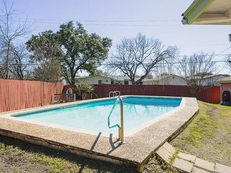 2622 W Summit Ave — Photo 29
