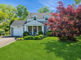 6 Ridge Rd, Williston Park, NY 11596