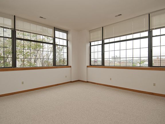1 Bedroom Apartment Living Room