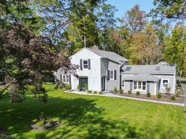 4 Valley View Rd, Chester Boro, NJ 07930