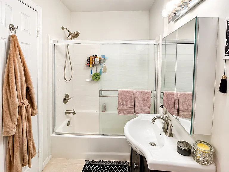 5252 Balboa Arms Dr #170 — Photo 10