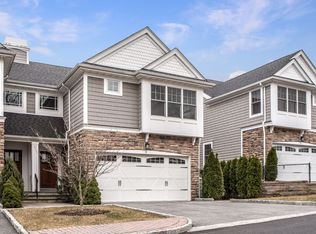 3 Hidden Ridge Ct, Yonkers, NY 10583