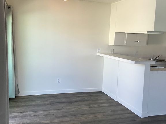 3rd image of 312 7th St APT 3
