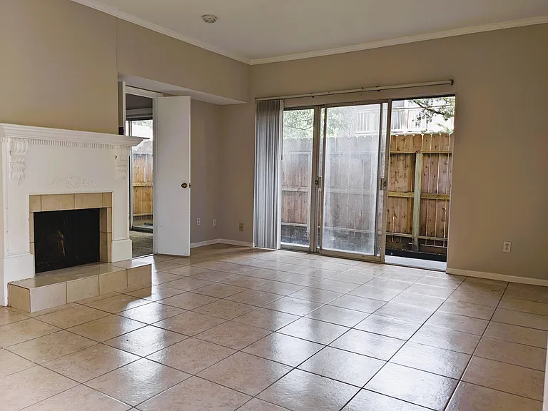 2100 Tanglewilde St #421 — Photo 11