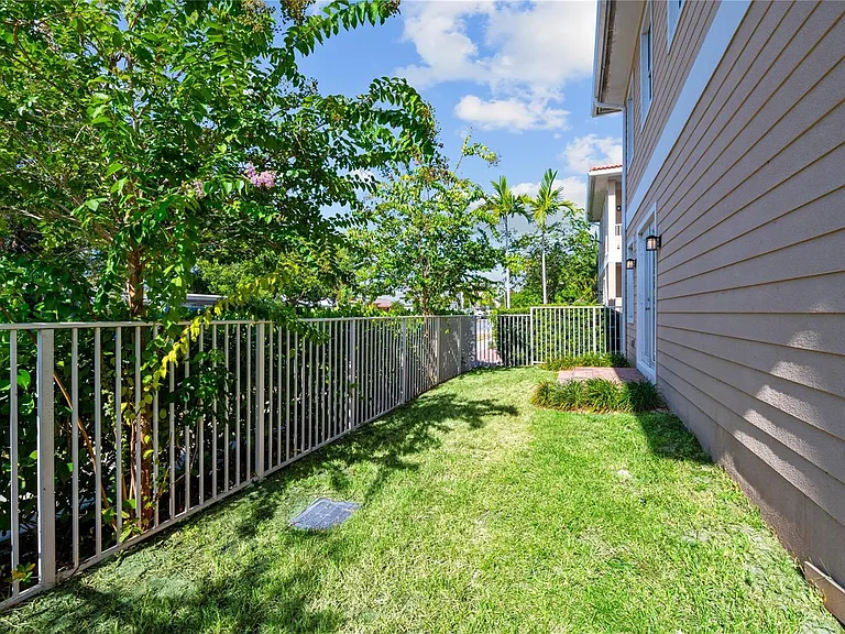 1428 SW 4th Ave #1428 — Photo 27