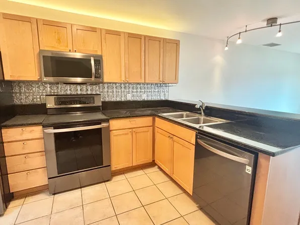 910 NW Naito Pkwy, Portland, OR