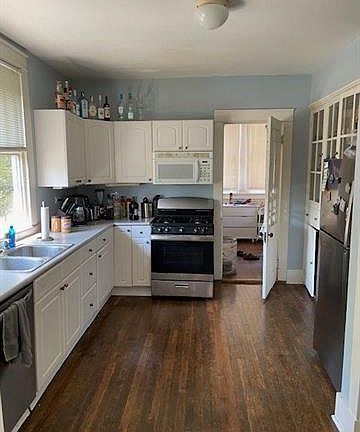 3rd image of 1700 Broadway St