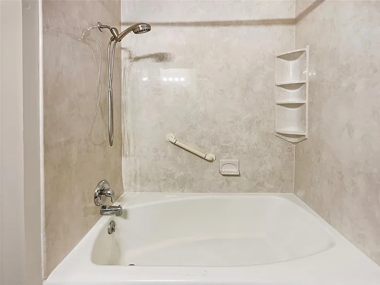 3911 Pine Meadow Ln — Photo 8