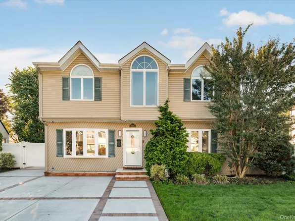 1622 Carla Lane, East Meadow, NY 11554