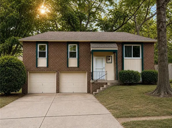 1100 NW Canterbury Rd, Blue Springs, MO 64015
