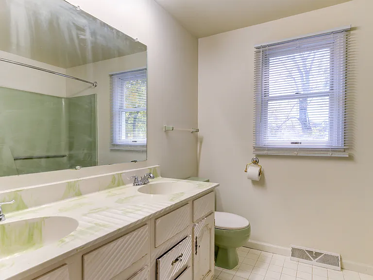 13 Cloverfield Dr — Photo 23