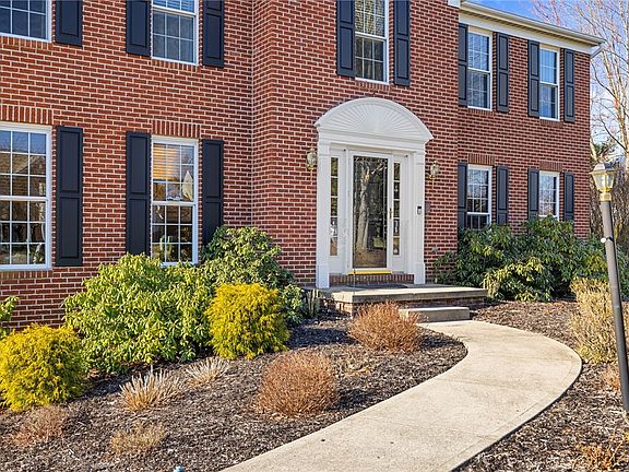 3rd image of 202 Coventry Ct