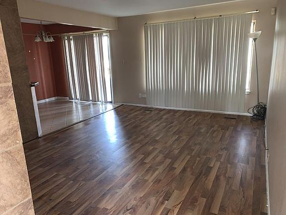 3rd image of 1327 Kingsbury Dr Unit 2