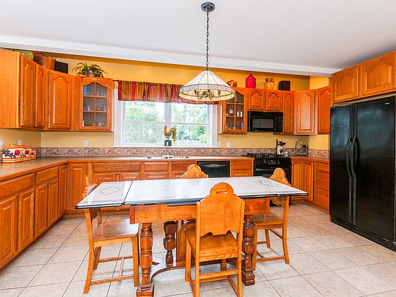 Eat-in Kitchen