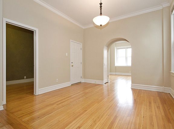 3rd image of 854 N Paulina St #3
