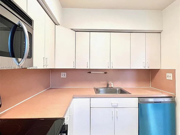 10178 Collins Ave #107 — Photo 11