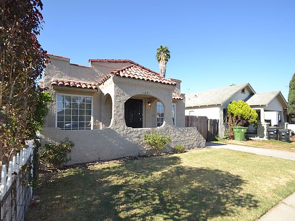2nd image of 1651 W 65th Pl