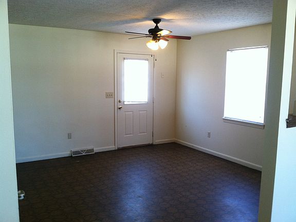 3rd image of 1790 Holly Ct