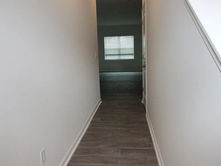 1185 Evelynnview Ln — Photo 3