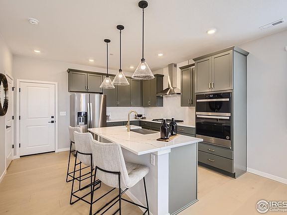 3rd image of 758 Nob Hill Ln