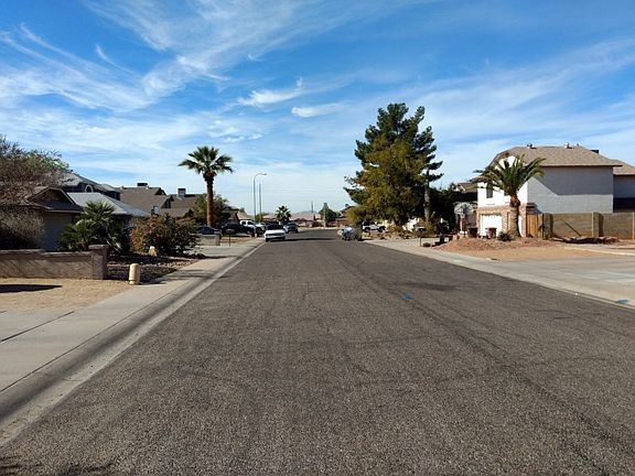 3rd image of 7402 W Cameron Dr