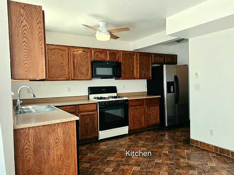 1270 Fountain Loop — Photo 5