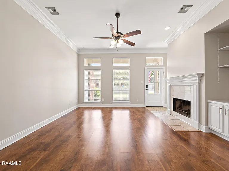 412 Crest Cir — Photo 4
