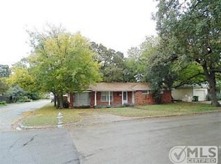 556 Norwood Dr, Hurst, TX 76053